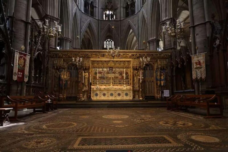 Westminster Abbey private guided tour with expert guide - Exploring Henry VIIIs Chapel and Poets Corner