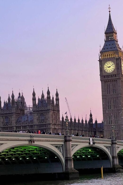Westminster Abbey to Buckingham Palace: Full London Tour - Walking Through Whitehall and Arriving at Trafalgar Square