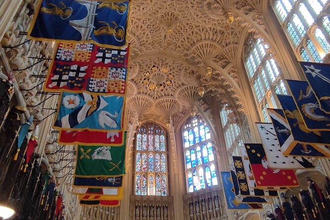 Westminster Abbey Tour for Kids with Sightseeing Walk in Westminster London - Final Stop Outside Buckingham Palace