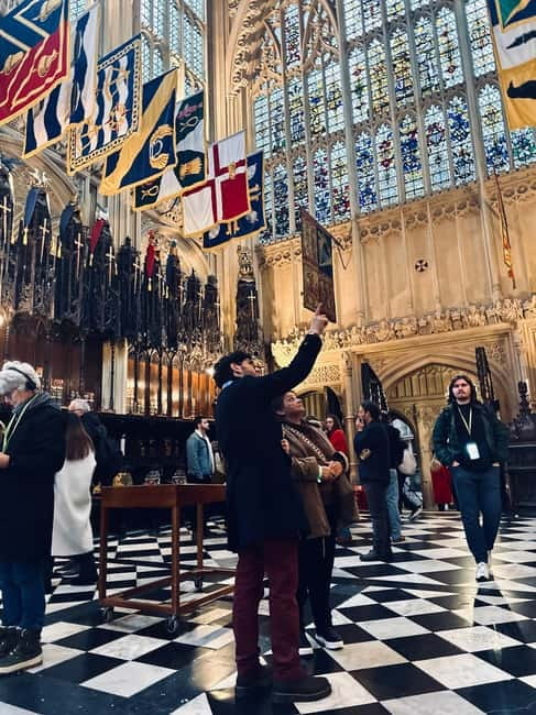 Westminster Abbey Tour with Changing of the Guard and Royal Palaces - Key Points