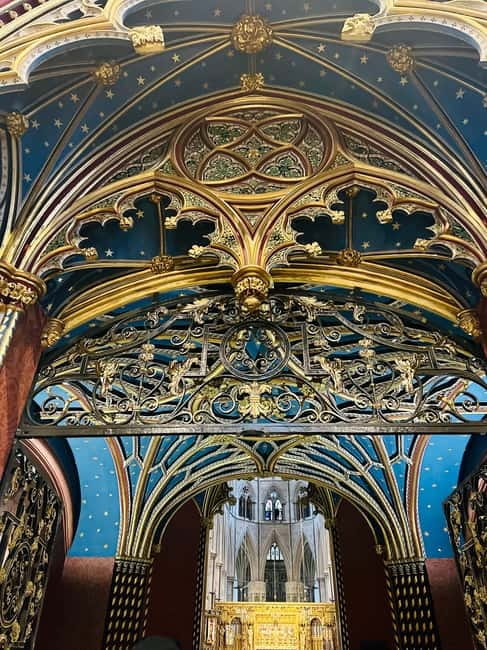 Westminster Abbey Tour with Changing of the Guard and Royal Palaces - Starting at Green Park Station for a Royal Introduction