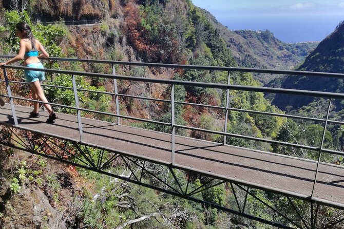 Wet your hair in the amazing Moinhos/Nova Levada - Key Points