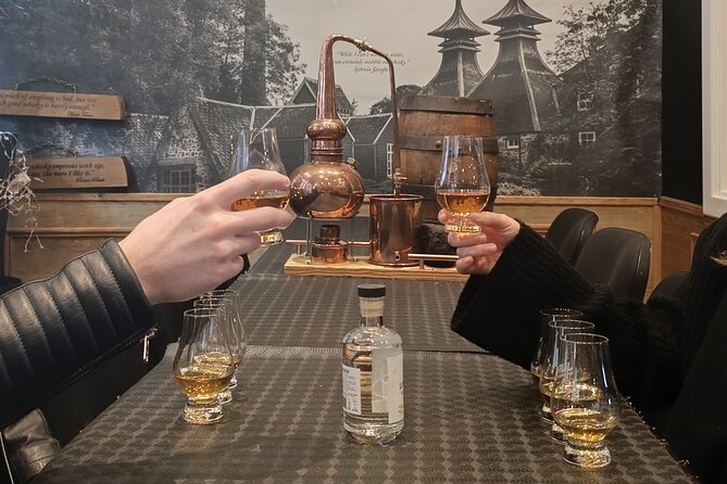 Whisky tasting experience - The Guide: Knowledgeable and Passionate