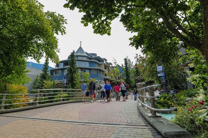 Whistler Tour with Shannon Falls & Sea to Sky Gondola - The Guides and Group Experience