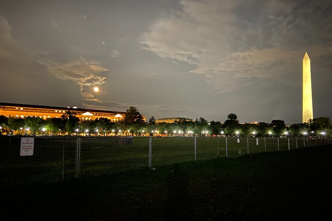 White House at Night: Scandals, Murder, Politics Adults Only Tour - The Guide’s Storytelling Style and Atmosphere