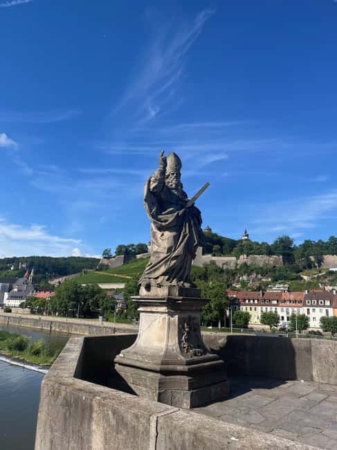 White & Red - Short tour with wine in Würzburg - Exploring Würzburg’s Main Squares and Architectural Highlights