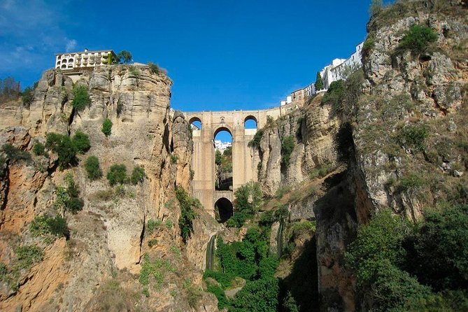White Villages and Ronda Day Tour from Seville - Ronda: One of Spain’s Oldest and Most Dramatic Towns
