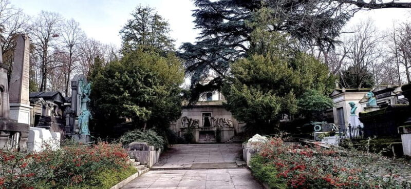 Who Killed Victor ? Escape Game at Père Lachaise Cemetery - Discover the Clues in Père Lachaise Cemetery