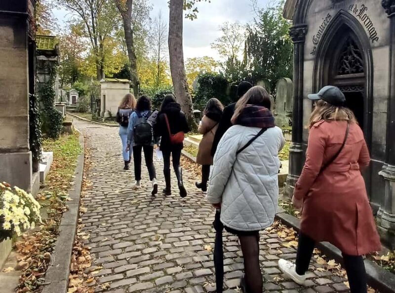 Who Killed Victor ? Escape Game at Père Lachaise Cemetery - Comparing to Other Père Lachaise Tours