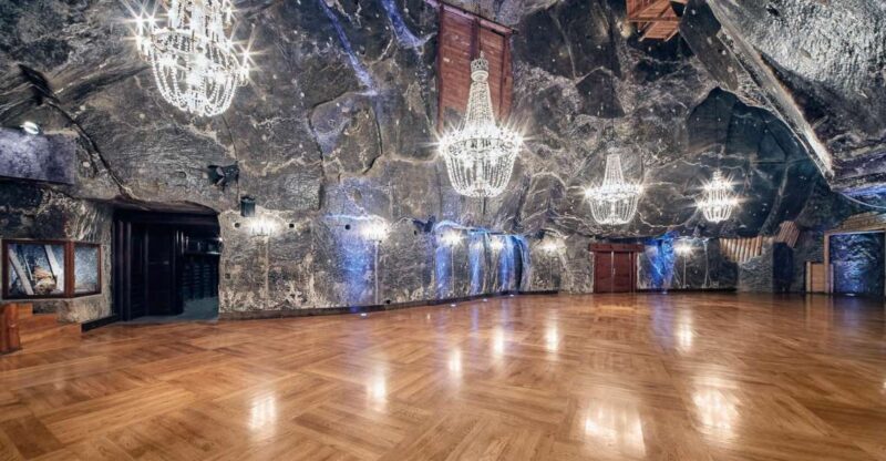 Wieliczka Salt Mine Half-Day Tour from Kraków - Visiting the Salt Cathedral: St. Kingas Chapel