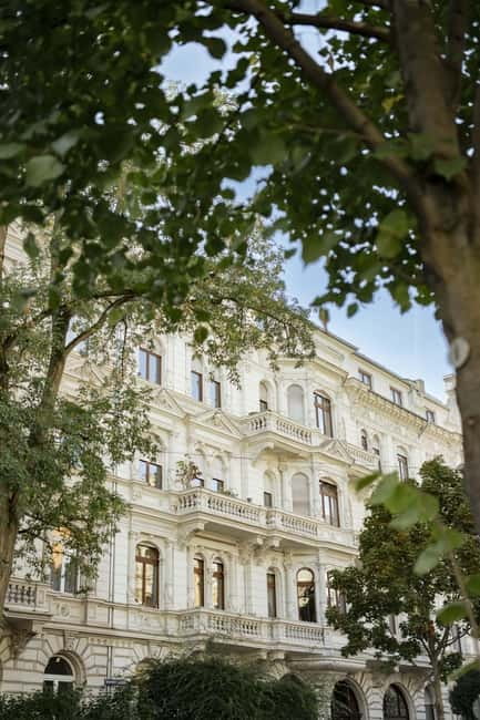 Wiesbaden: Multicultural Westend - public tour - Visiting the Jewish Memorial and Cultural Touchpoints