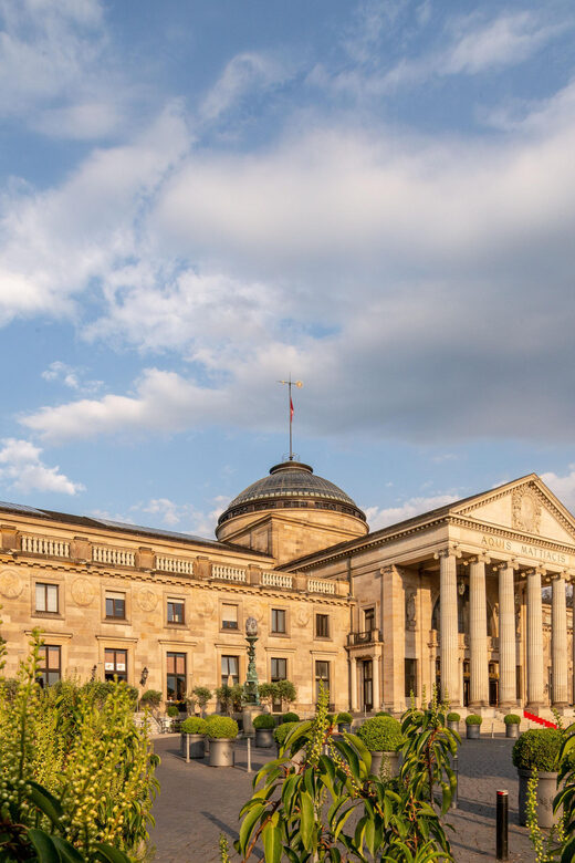 Wiesbaden: Naturally Wiesbaden - public tour - Inside the Schwarzer Bock Bathhouse Experience