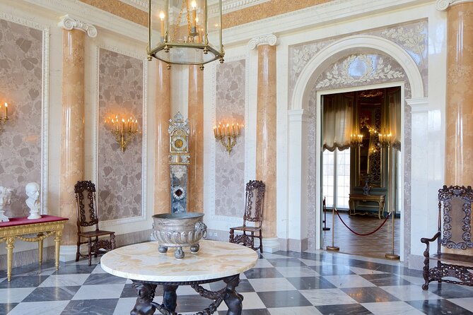 Wilanów Royal Palace + Polish Vodka Museum: SMALL GROUP /inc. Pick-up/ - Key Points