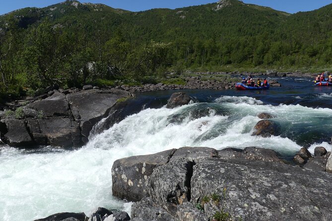 Wild Viking Rafting on Numedalslågen River - level 3 - The Challenge of the Level 3 Rapids on Numedalslågen River