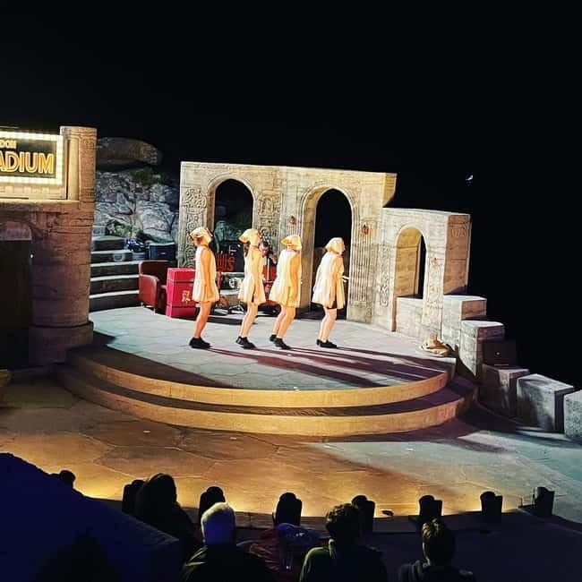 Wild west: Tour Cornwall`s rugged west coast. - Sennen Cove and the Iconic Cape Cornwall