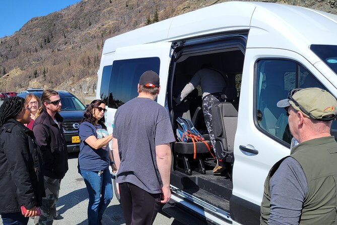 Wildlife Center with Lunch & Local Beer Sampling - Winter&Summer - Optional Wildlife Encounters and Wildlife Photography Tips