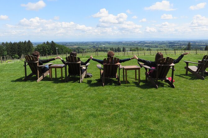 Willamette Valley Boutique Winery Tour with Lunch - Guide Expertise and Customer Praise