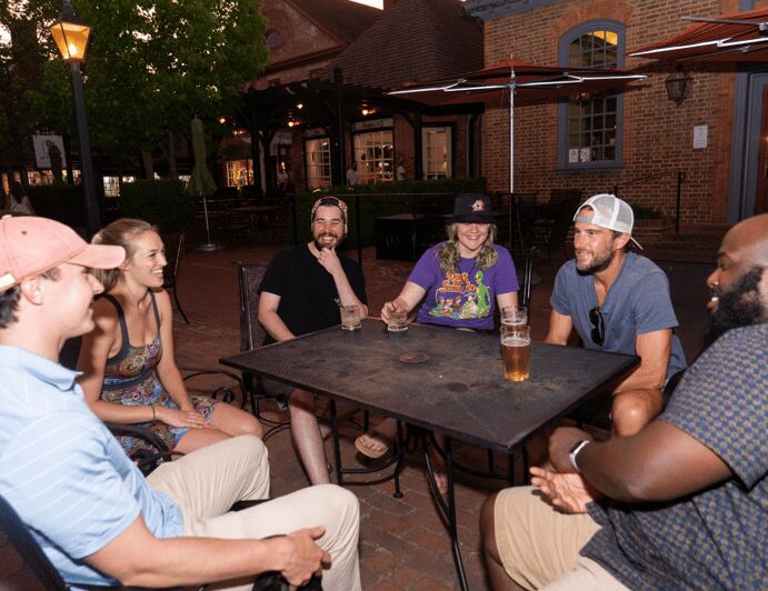 Williamsburg: Colonial Ghosts Haunted Pub Crawl - The Spirit of the Guide: Storytelling and Atmosphere