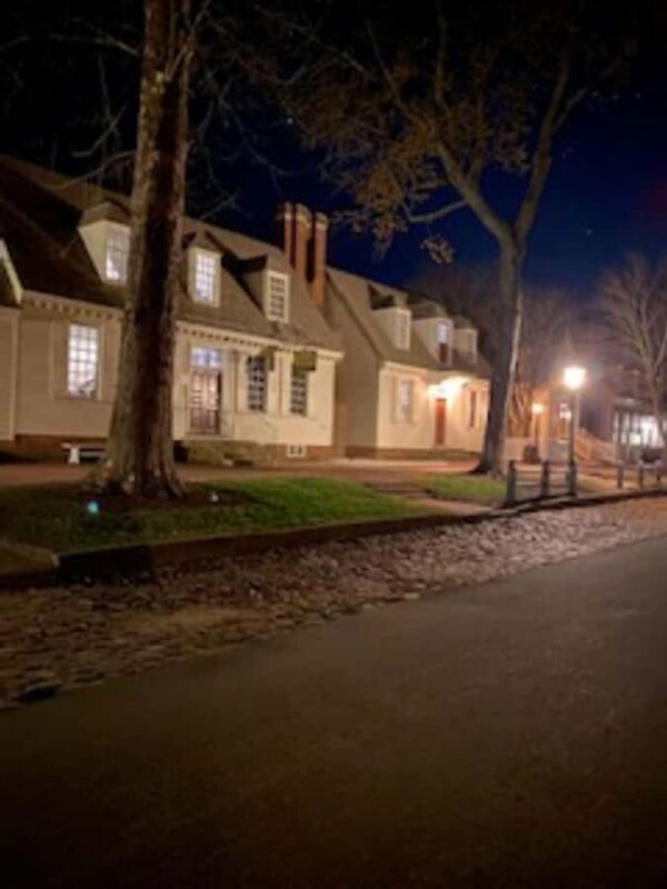 Williamsburg: Forgotten Spirits of the Past Walking Tour - What to Expect During the 1-Hour Walk