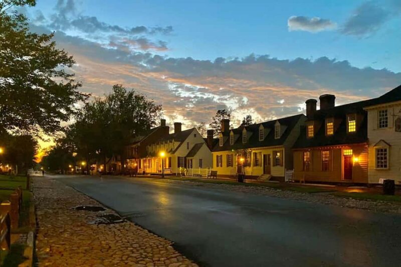 Williamsburg: Haunted Ghosts, Witches, and Pirates Tour - The Atmosphere and Storytelling Style of Guides