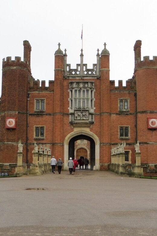 Windsor Castle Hampton Court Palace Private Tour with Pass - Hampton Court Palace: Tudor and Baroque Splendor