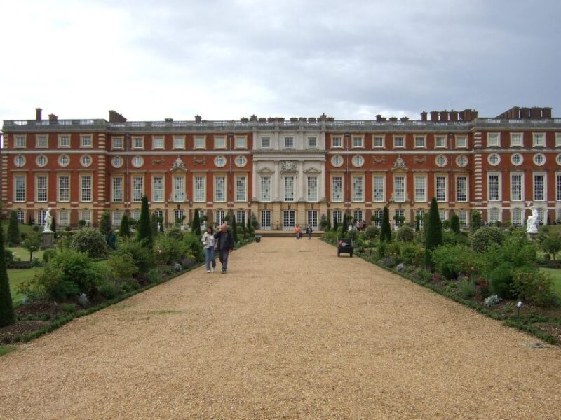Windsor Castle Hampton Court Palace Private Tour with Pass - The Experience of the Guided Commentary and Audio Guides