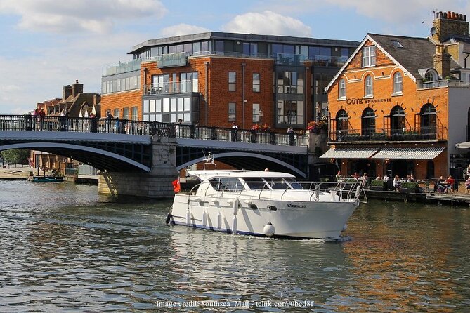 Windsor Castle & St George's Chapel Private 3-hour Walking Tour - Visiting St George’s Chapel: Royal Weddings and Royal Burials