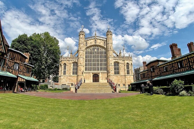 Windsor Castle, Stonehenge & Oxford Private Car Tour from London - Seamless Logistics and Comfortable Travel