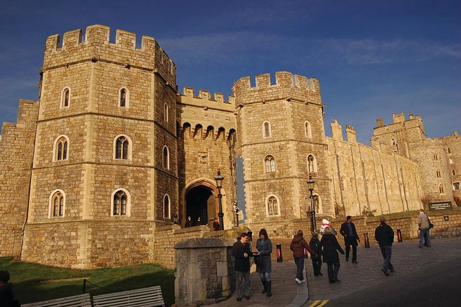 Windsor Castle, Stonehenge & Salisbury Cathedral Guided Tour - Transport and Group Experience