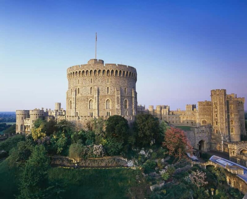 Windsor Castle with Pub Lunch and Private Transfer - Windsor Castle with Pub Lunch and Private Transfer: An Insider Look