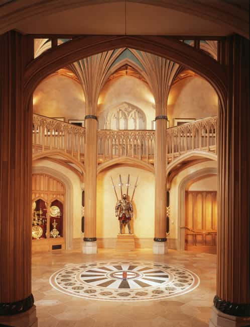 Windsor Castle with Pub Lunch and Private Transfer - Exploring Windsor Castle’s Royal Residences and Historic Interiors