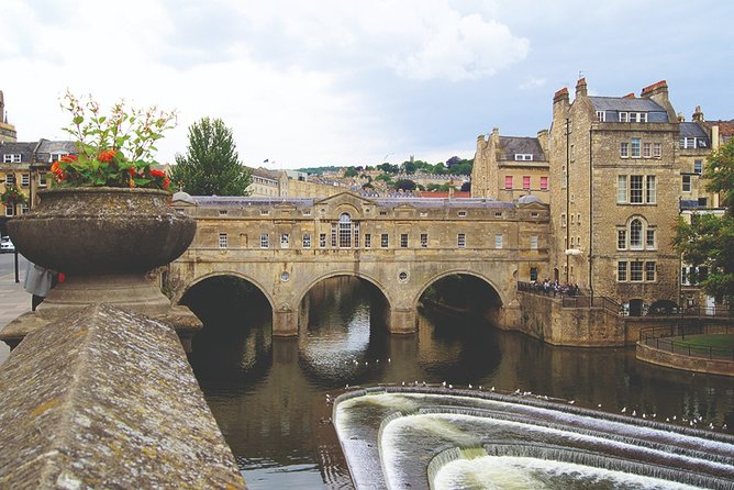 Windsor, Stonehenge and Bath Day Trip from London - Logistics and Group Size