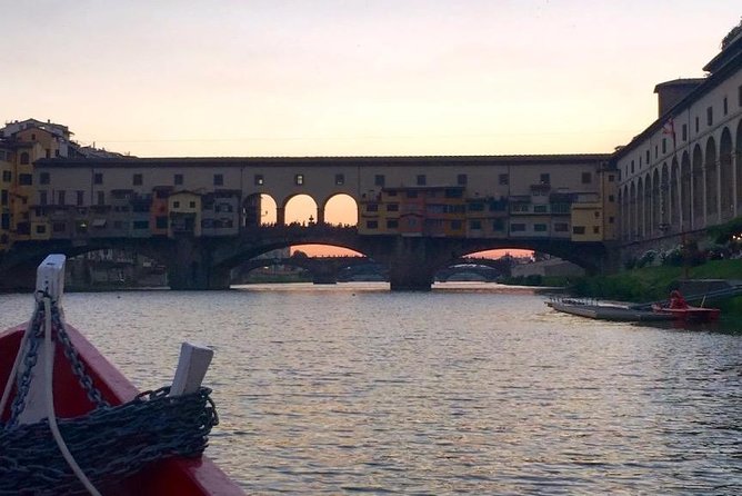 Wine on water in Florence: a private boat tour with aperitif - Uffizi Gallery and the Palazzo Pitti from the Water