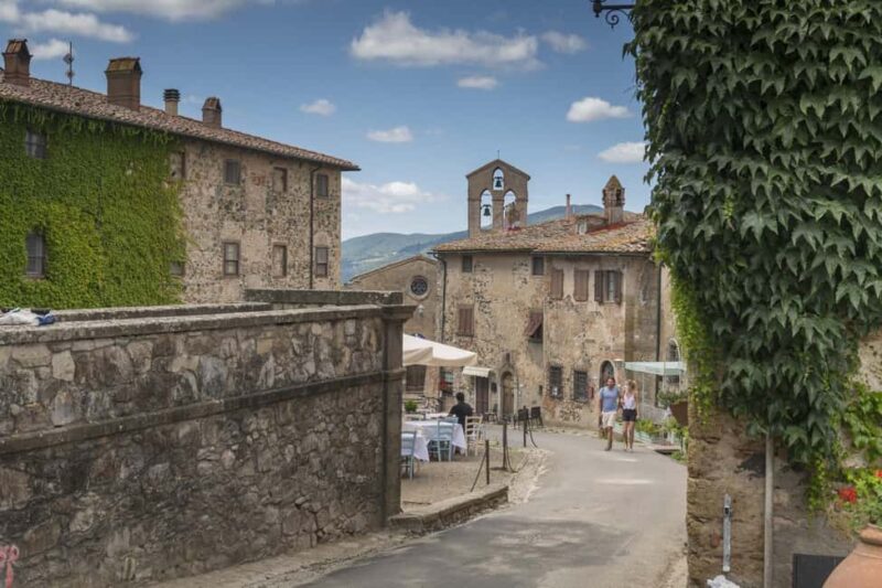 Wine tasting in a romantic castle with archaeologist guide - The Archaeologist Guide: Expertise and Storytelling