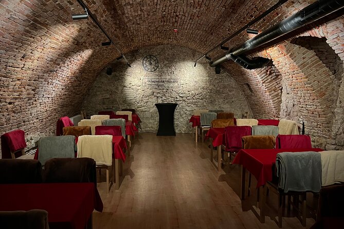 Wine Tasting IN THE DARK! - The Process of Tasting in Darkness