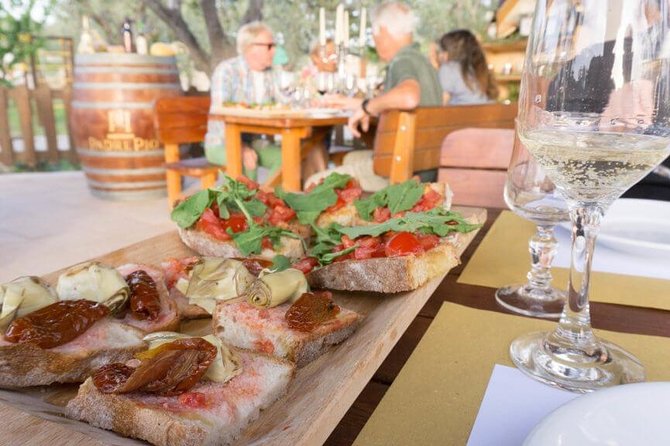 Wine tasting in Vieste - Sampling Local Specialties: Olive Oil and Bruschette Garganiche