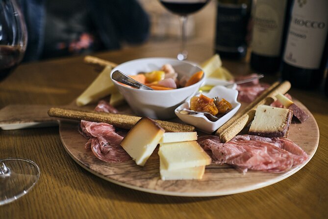 Wine Tasting near the Aquarium of Genoa - Key Points