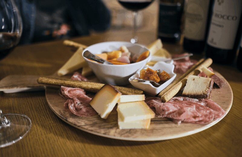 Wine Tasting near the Aquarium of Genoa - Key Points