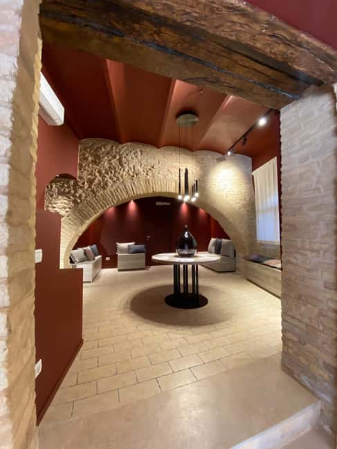 Wine Tasting nel centro storico di Montefalco - From the Historic Building to the Central Piazza
