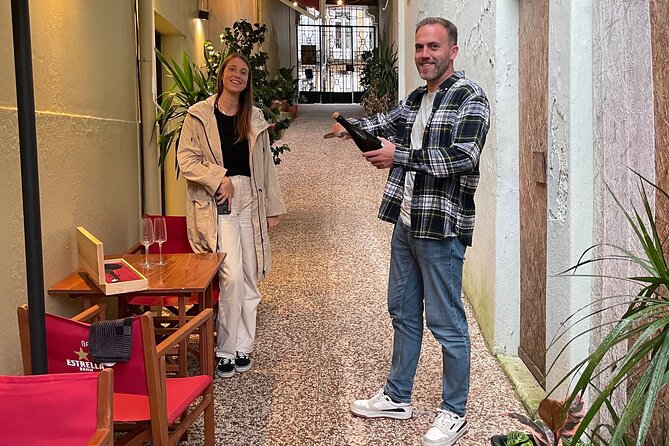 Wine tasting of 5 Port Wines with a Sommelier - Premium Port Wines and Carefully Curated Snacks