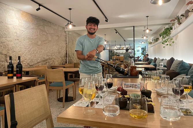 Wine tasting of 5 Port Wines with a Sommelier - The Knowledgeable and Passionate Guide