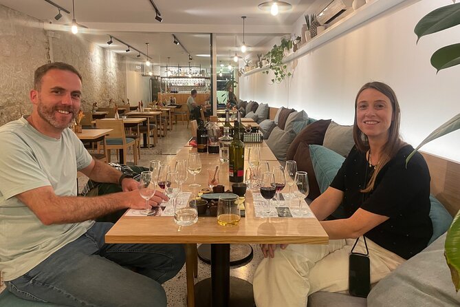 Wine tasting of 5 Port Wines with a Sommelier - Group Size and Atmosphere