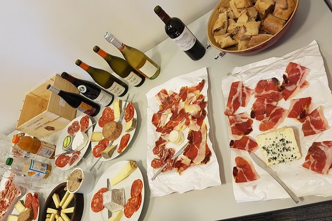 Wine tasting Paris Saint Germain des Pres - The Expertise and Personality of the Guides