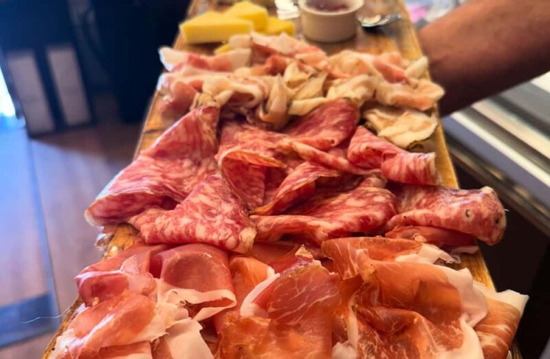 Wine Tasting with Local Food Board Pairing in Venice - The Venue and Atmosphere of ENOTECA CIBO E VINO