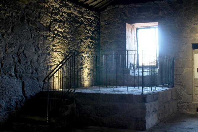 Wine Tasting with Tapas Walking Tour in Porto - Wine Tasting at Wine Chalet Portugal: Douro and Vinho Verde