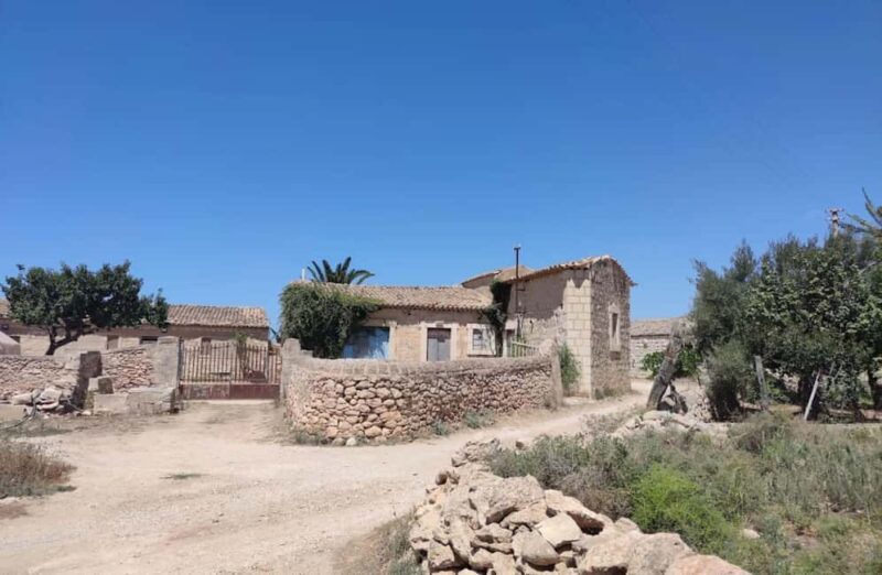 Winery Tour and Wine & Local Food Tasting near Ragusa - Practical Details: Booking and Accessibility