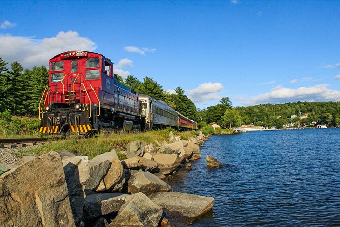 Winnipesaukee Scenic Railroad - Scenic Lakeside Views from the Winnipesaukee Train