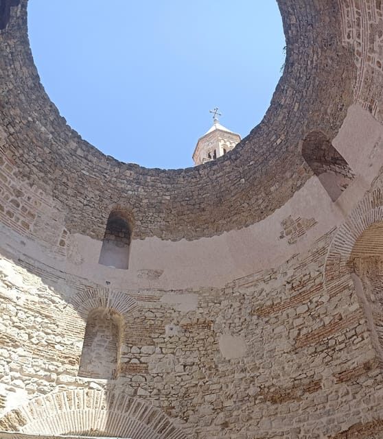 Winter walking tour in Split - The Guide: Professional and Approachable