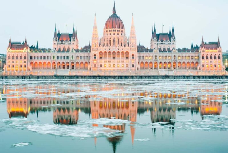 Winter Wonderland Day Trip: Budapest from Vienna - Visiting Heroes Square: A Monument to Hungarian Pride