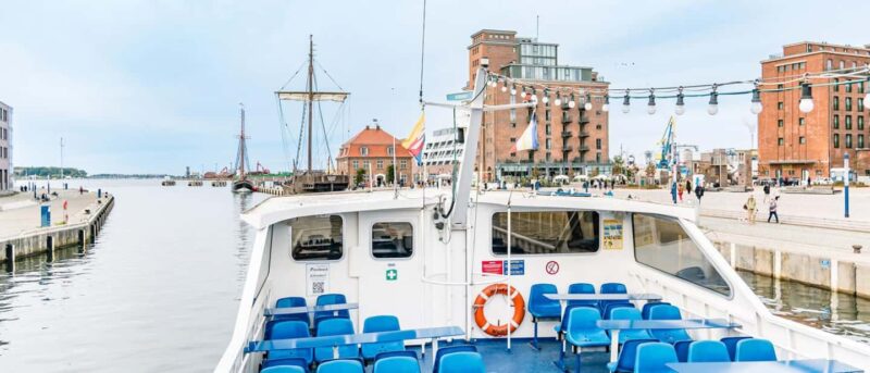 Wismar: Harbor Cruise with Sea Animal Fishing and Guide - Starting Point at Alter Hafen